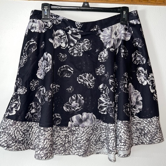 Prabal Gurung for Target Dresses & Skirts - 3/$15 PRABAL GURUNG for Target Dark Gray & White Flowered Skirt